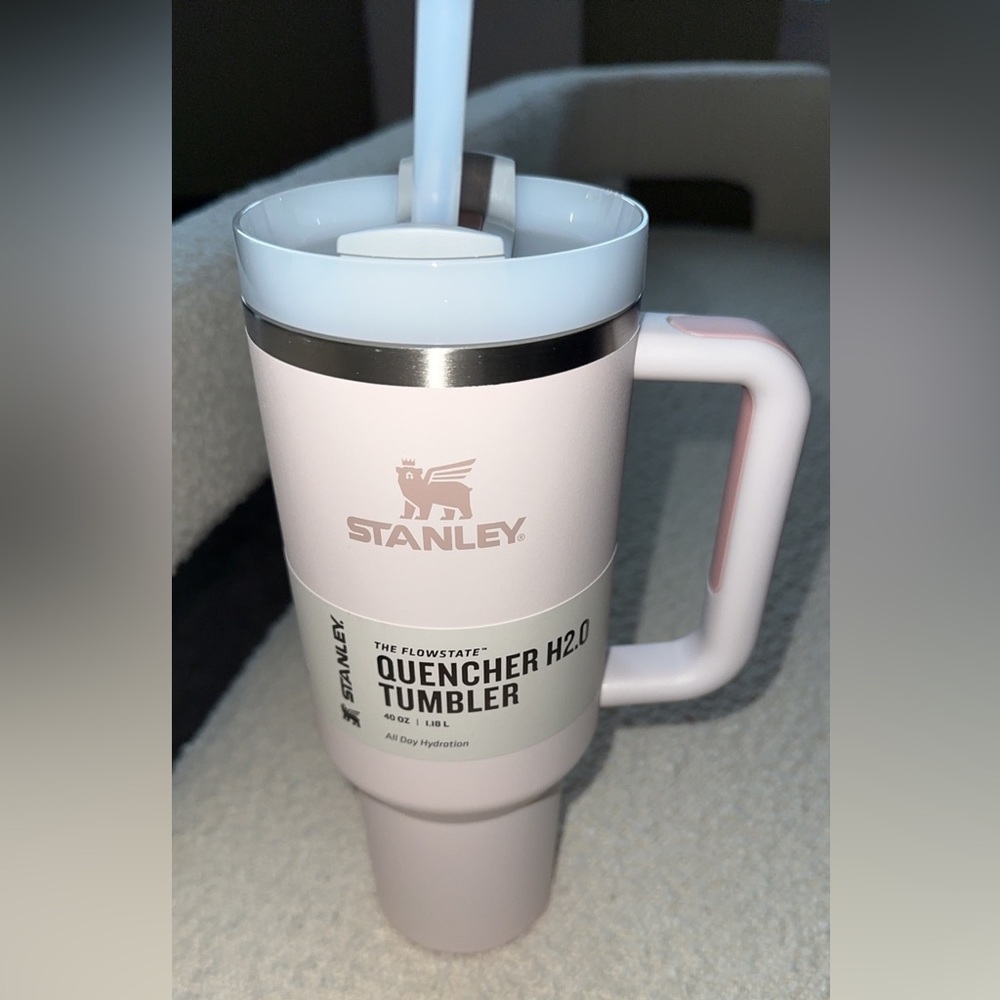 Stanley The Quencher H2.0 Flowstate Tumbler | 40oz Rose Quartz 🤍
